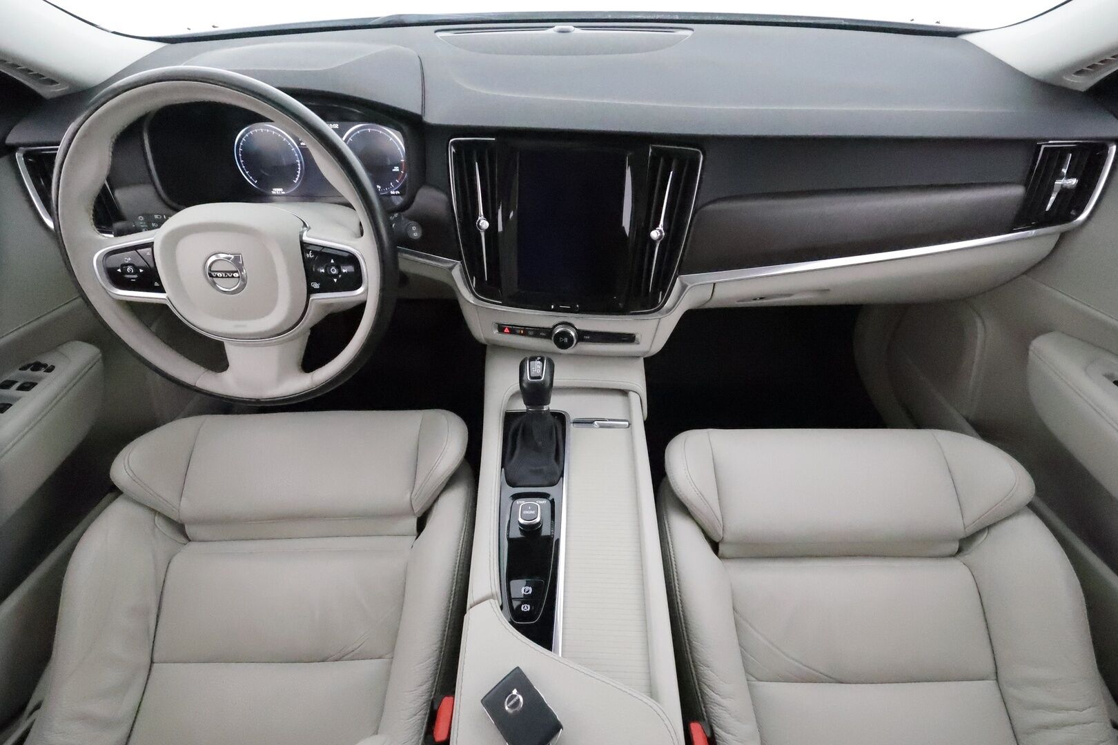 Volvo V90 CROSS COUNTRY 2017 D4 AWD Business Plus **Adapt.vakkari / Webasto / Vaaleat sporttinahat / P.kamera / Koukku / Keyles / Full LED / Navi**