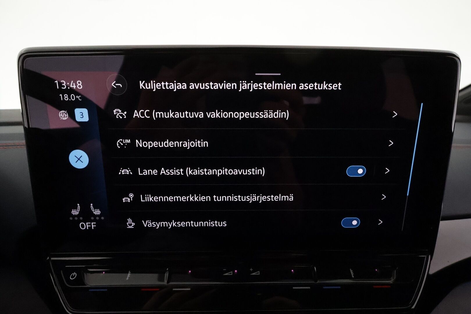 VOLKSWAGEN ID.5 2022 GTX Dual Motor 82kWh **Lämpöpumppu / Matrix LED / Adapt.vakkari / Koukku / P.kamera / Apple&Androi / Keyless** - 3,99 % KORKOTARJOUS TÄHÄN AUTOON - Merkkihuollettu / Kahdet renkaat vanteilla