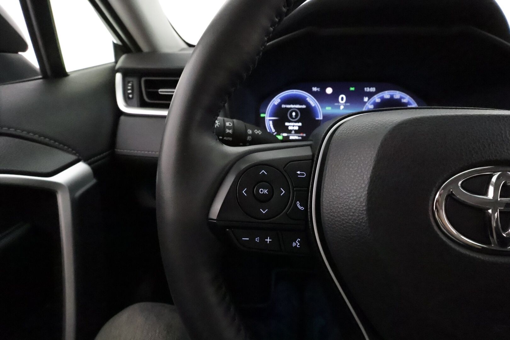 TOYOTA RAV4 2023 2,5 Hybrid AWD-i Executive **Digimittaristo / Adapt. vakkari / Sähköpenkit / P.kamera / Apple&Android / Kaistavahti** - 3,99 % KORKOTARJOUS TÄHÄN AUTOON 31.8. ASTI! - Facelift / Uusi keskinäyttö