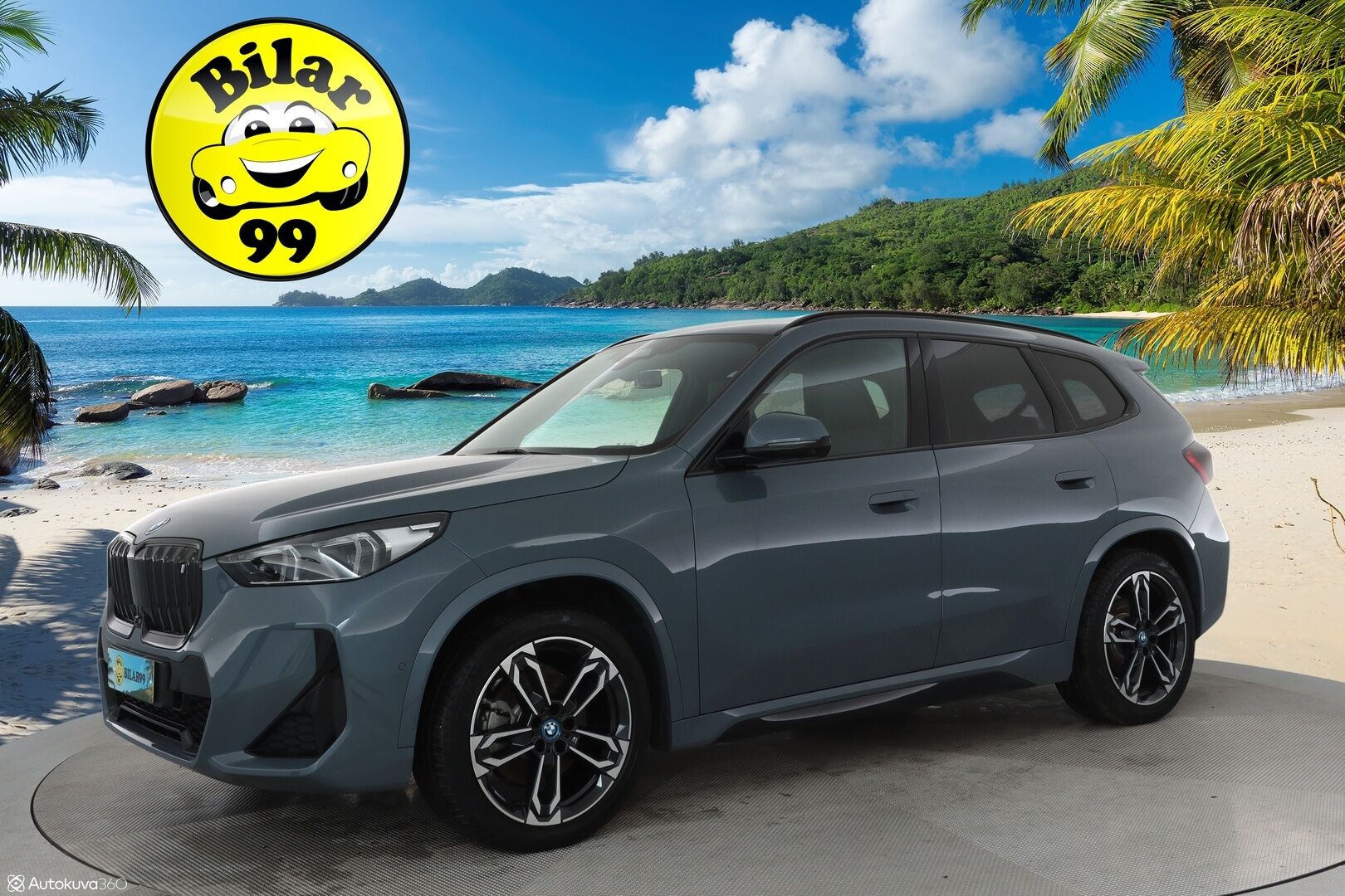 BMW IX1 2023 U11 30 xDrive M-Sport **H&K / Panorama / HUD / Adapt.vakkari / 360 Kamera / ComfortAccess / Koukku** - 3,99 % KORKOTARJOUS TÄHÄN AUTOON - Huippuvarusteet! / Hierovat penkit / Apple&Android / Nahkasisusta / Adapt. LED / Kaistavahti