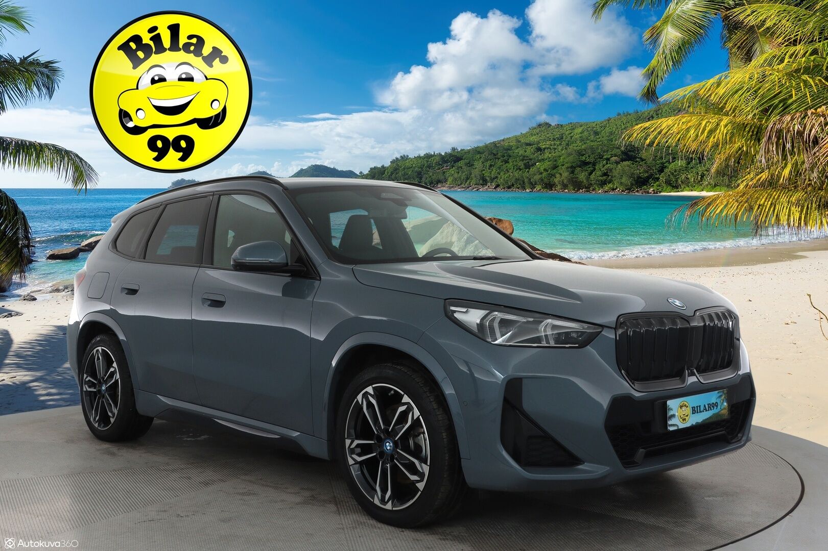 BMW IX1 2023 U11 30 xDrive M-Sport **H&K / Panorama / HUD / Adapt.vakkari / 360 Kamera / ComfortAccess / Koukku** - 3,99 % KORKOTARJOUS TÄHÄN AUTOON - Huippuvarusteet! / Hierovat penkit / Apple&Android / Nahkasisusta / Adapt. LED / Kaistavahti