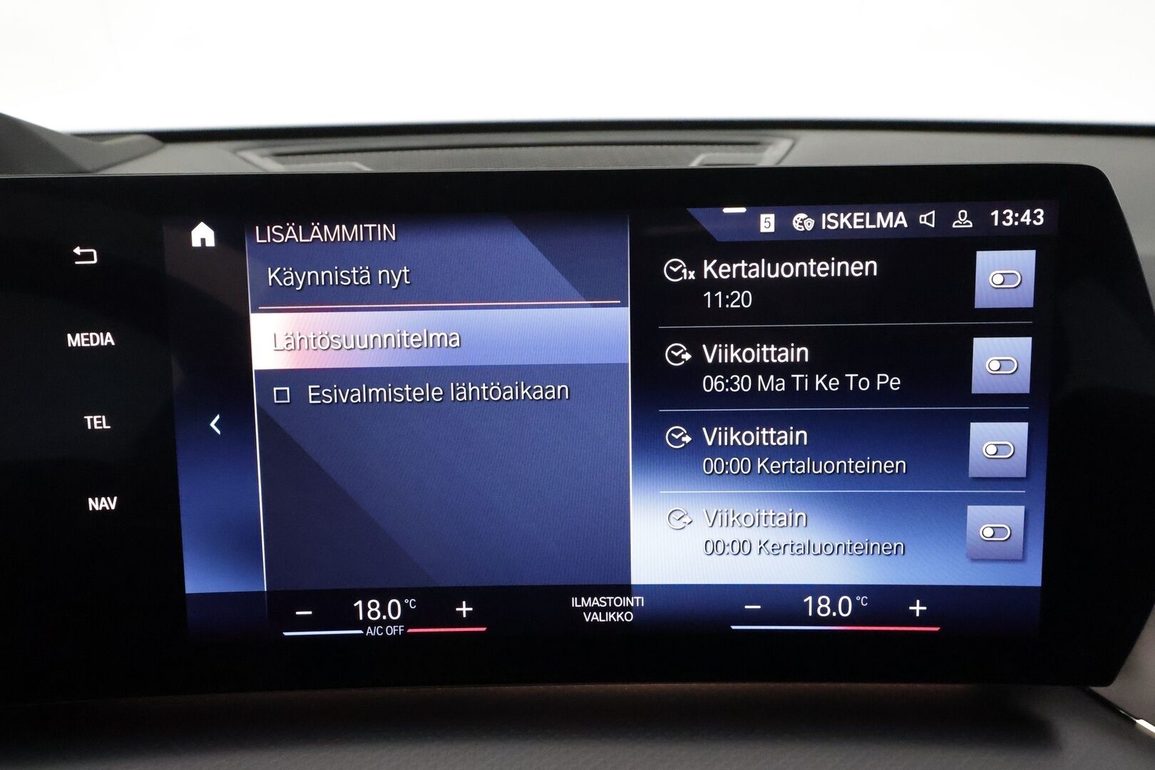 BMW IX1 2023 U11 30 xDrive M-Sport **H&K / Panorama / HUD / Adapt.vakkari / 360 Kamera / ComfortAccess / Koukku** - 3,99 % KORKOTARJOUS TÄHÄN AUTOON - Huippuvarusteet! / Hierovat penkit / Apple&Android / Nahkasisusta / Adapt. LED / Kaistavahti
