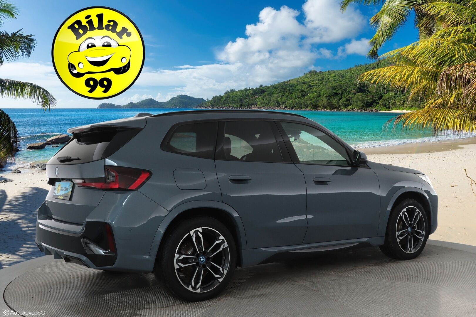 BMW IX1 2023 U11 30 xDrive M-Sport **H&K / Panorama / HUD / Adapt.vakkari / 360 Kamera / ComfortAccess / Koukku** - 3,99 % KORKOTARJOUS TÄHÄN AUTOON - Huippuvarusteet! / Hierovat penkit / Apple&Android / Nahkasisusta / Adapt. LED / Kaistavahti