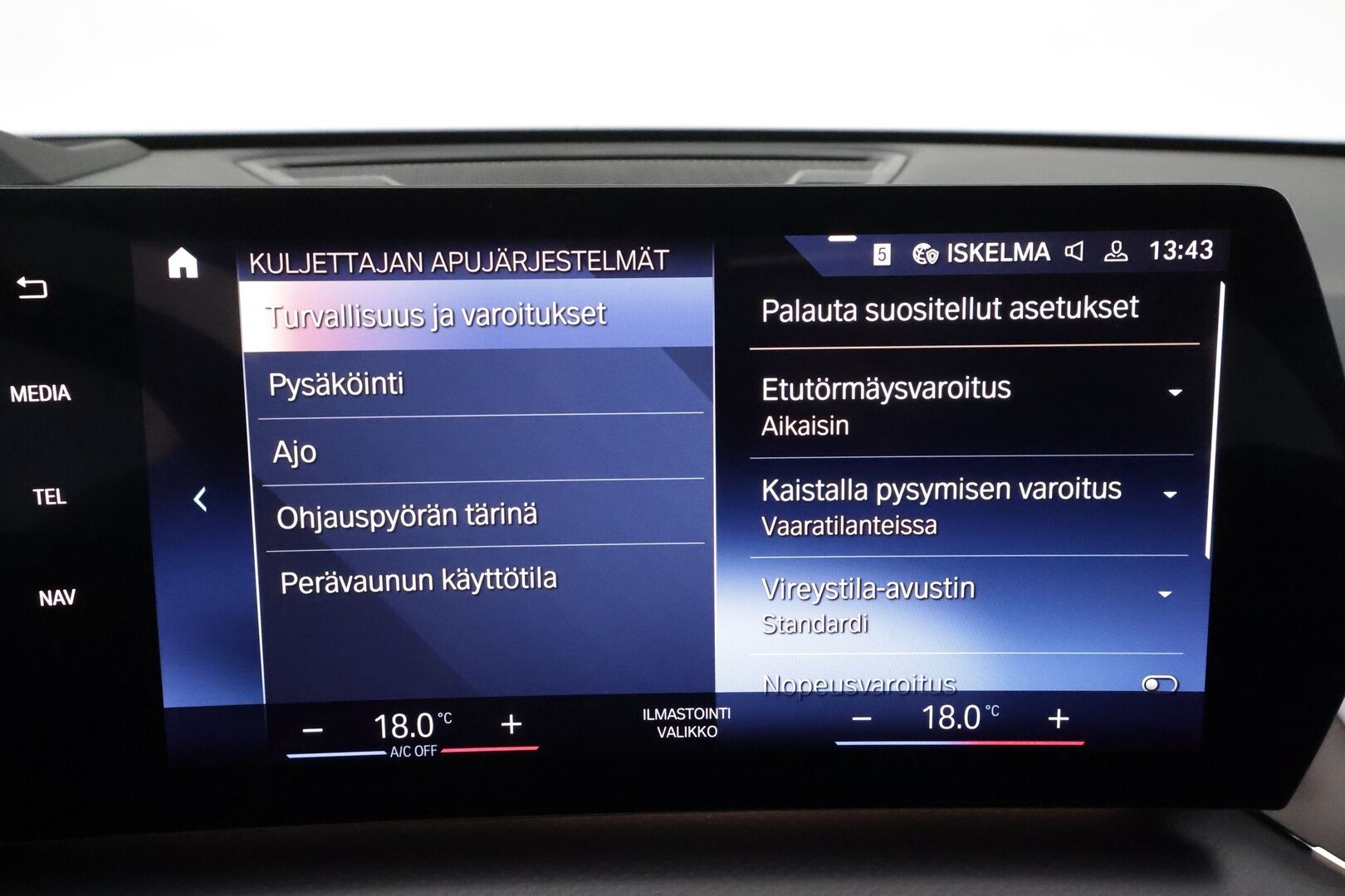 BMW IX1 2023 U11 30 xDrive M-Sport **H&K / Panorama / HUD / Adapt.vakkari / 360 Kamera / ComfortAccess / Koukku** - 3,99 % KORKOTARJOUS TÄHÄN AUTOON - Huippuvarusteet! / Hierovat penkit / Apple&Android / Nahkasisusta / Adapt. LED / Kaistavahti