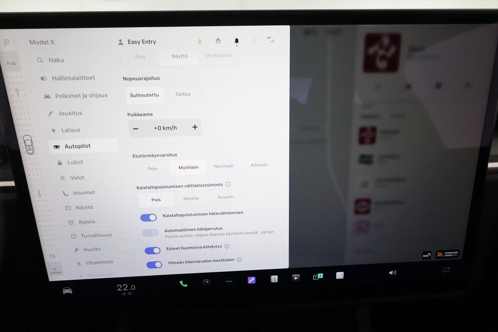 TESLA MODEL X 2023 Long Range AWD ** Lämpöpumppu / Koukku / Lasikatto / Adapt.Vakkari / Muistipenkki / P.Kamera / LED-valot / Navi ** - 2,99 % KORKOTARJOUS TÄHÄN AUTOON - 2x Latauskaapelit / Kahdet Renkaat