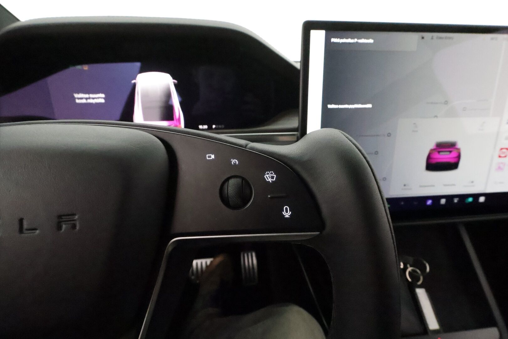 TESLA MODEL X 2023 Long Range AWD ** Lämpöpumppu / Koukku / Lasikatto / Adapt.Vakkari / Muistipenkki / P.Kamera / LED-valot / Navi ** - 2,99 % KORKOTARJOUS TÄHÄN AUTOON - 2x Latauskaapelit / Kahdet Renkaat