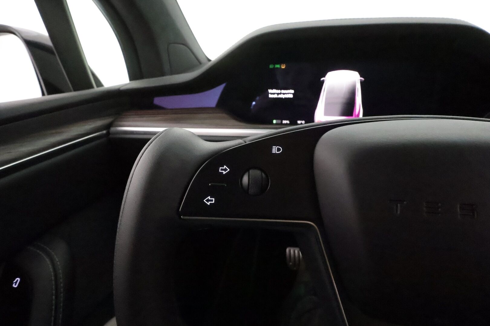 TESLA MODEL X 2023 Long Range AWD ** Lämpöpumppu / Koukku / Lasikatto / Adapt.Vakkari / Muistipenkki / P.Kamera / LED-valot / Navi ** - 2,99 % KORKOTARJOUS TÄHÄN AUTOON - 2x Latauskaapelit / Kahdet Renkaat