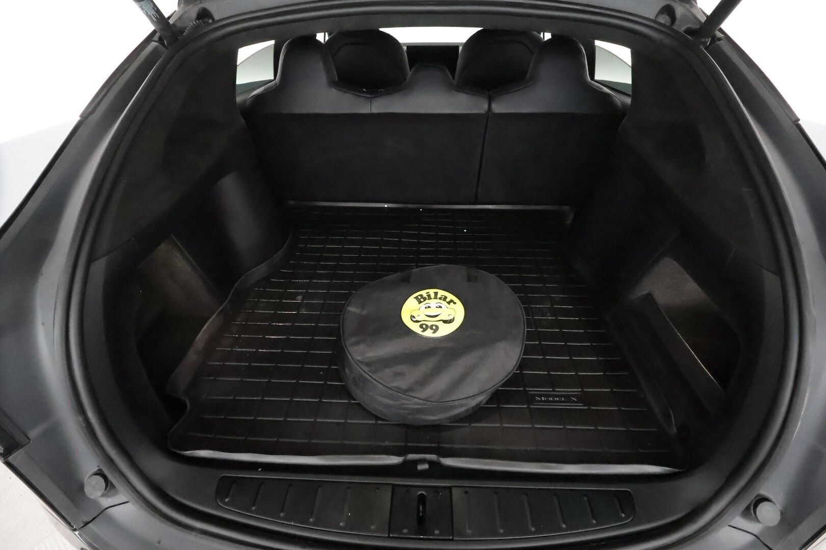TESLA MODEL X 2023 Long Range AWD ** Lämpöpumppu / Koukku / Lasikatto / Adapt.Vakkari / Muistipenkki / P.Kamera / LED-valot / Navi ** - 2,99 % KORKOTARJOUS TÄHÄN AUTOON - 2x Latauskaapelit / Kahdet Renkaat