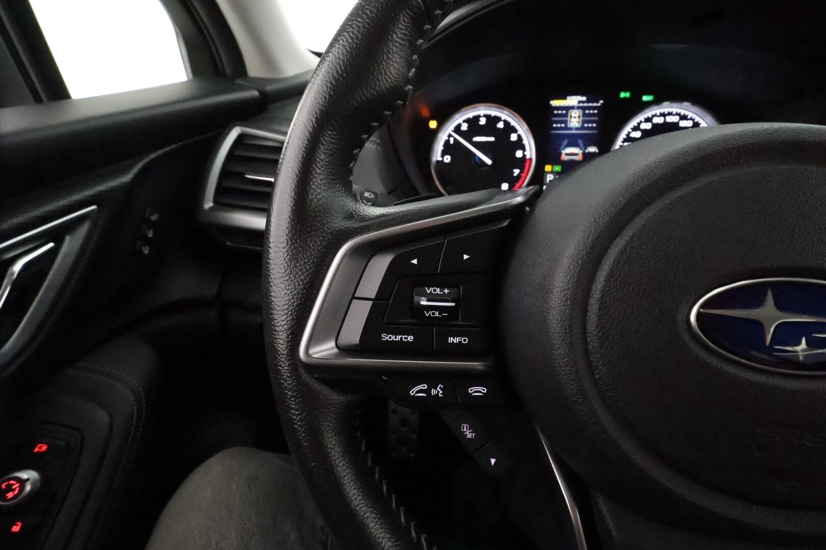 SUBARU FORESTER 2020 2,0i e-Boxer Ridge CVT ** Koukku / Adapt.Vakkari / P.Kamera / LED-valot / Muistipenkki / Navi / Kaistavahti / Keyless ** - 3,99 % KORKOTARJOUS TÄHÄN AUTOON - Kahdet Renkaat