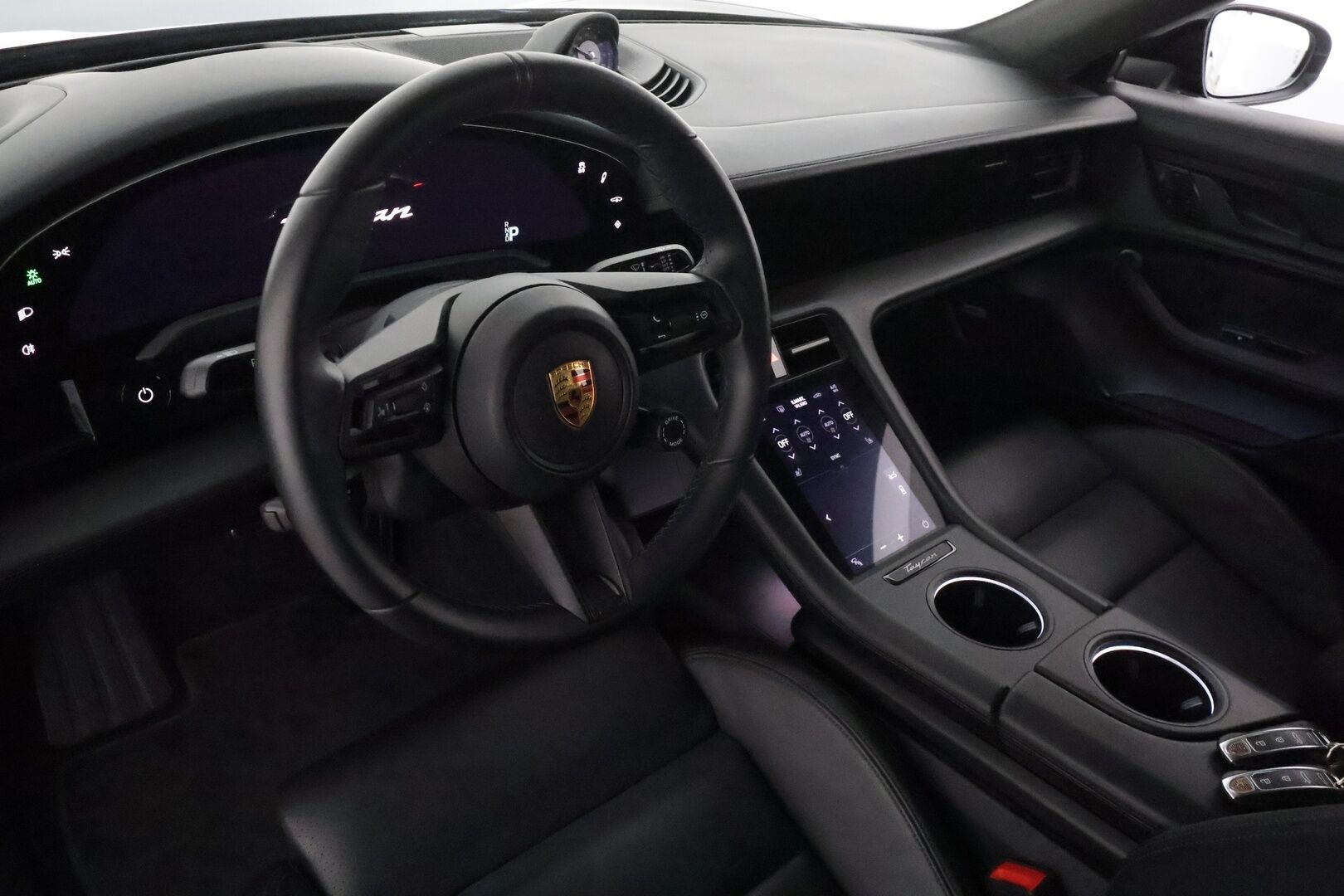 PORSCHE TAYCAN 2021 Turbo 680HV ** Sport Design / Sport Chrono / 18-suunt. ist. / Matrix PDLS+ / PSCB / InnoDrive / Bose / 360-kam. ** - 2,99 % KORKOTARJOUS TÄHÄN AUTOON - Akku kuntotarkastettu / Huippuvarusteet! / Upea kokonaisuus / Alcantara-katto
