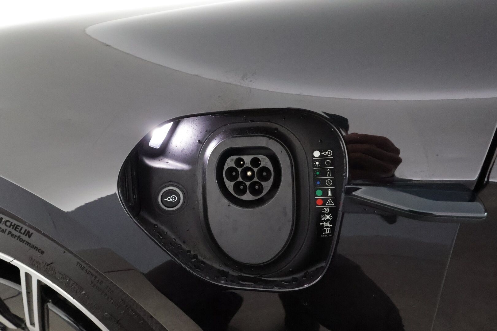PORSCHE TAYCAN 2021 Turbo 680HV ** Sport Design / Sport Chrono / 18-suunt. ist. / Matrix PDLS+ / PSCB / InnoDrive / Bose / 360-kam. ** - 2,99 % KORKOTARJOUS TÄHÄN AUTOON - Akku kuntotarkastettu / Huippuvarusteet! / Upea kokonaisuus / Alcantara-katto
