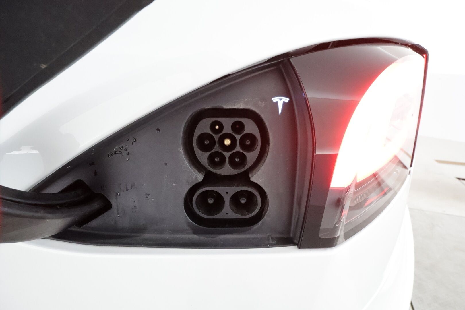 TESLA MODEL S 2023 Long Range ** Lasikatto / Lämpöpumppu / Adapt.Vakkari / Matrix-LED / P.Kamera / Ilmastoitu Muistipenkki / Navi ** - 2,99 % KORKOTARJOUS TÄHÄN AUTOON - 2x Latauskaapelit / Kahdet Renkaat