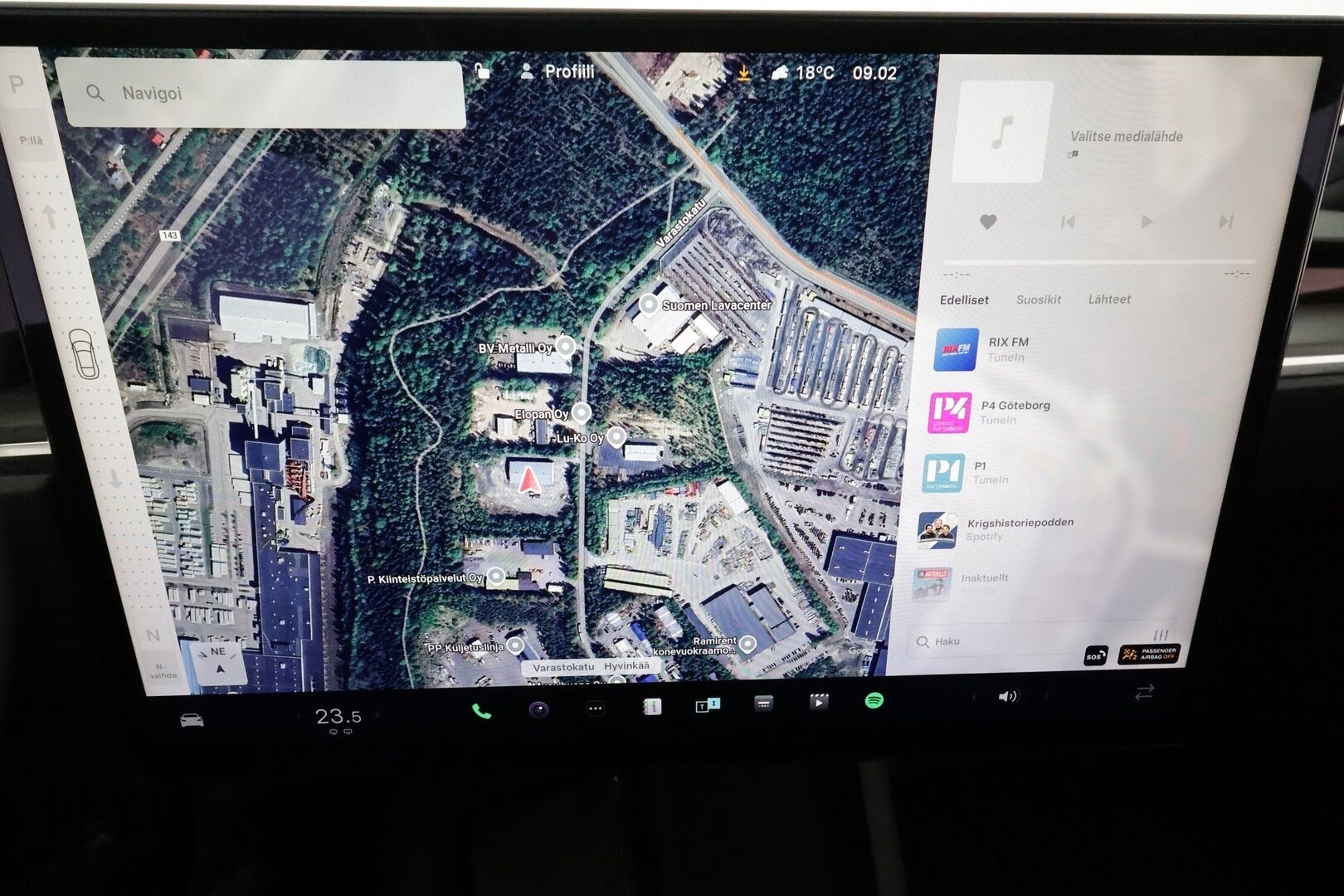 TESLA MODEL S 2023 Long Range ** Lasikatto / Lämpöpumppu / Adapt.Vakkari / Matrix-LED / P.Kamera / Ilmastoitu Muistipenkki / Navi ** - 2,99 % KORKOTARJOUS TÄHÄN AUTOON - 2x Latauskaapelit / Kahdet Renkaat