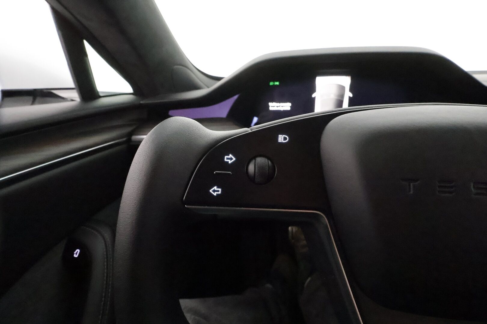 TESLA MODEL S 2023 Long Range ** Lasikatto / Lämpöpumppu / Adapt.Vakkari / Matrix-LED / P.Kamera / Ilmastoitu Muistipenkki / Navi ** - 2,99 % KORKOTARJOUS TÄHÄN AUTOON - 2x Latauskaapelit / Kahdet Renkaat