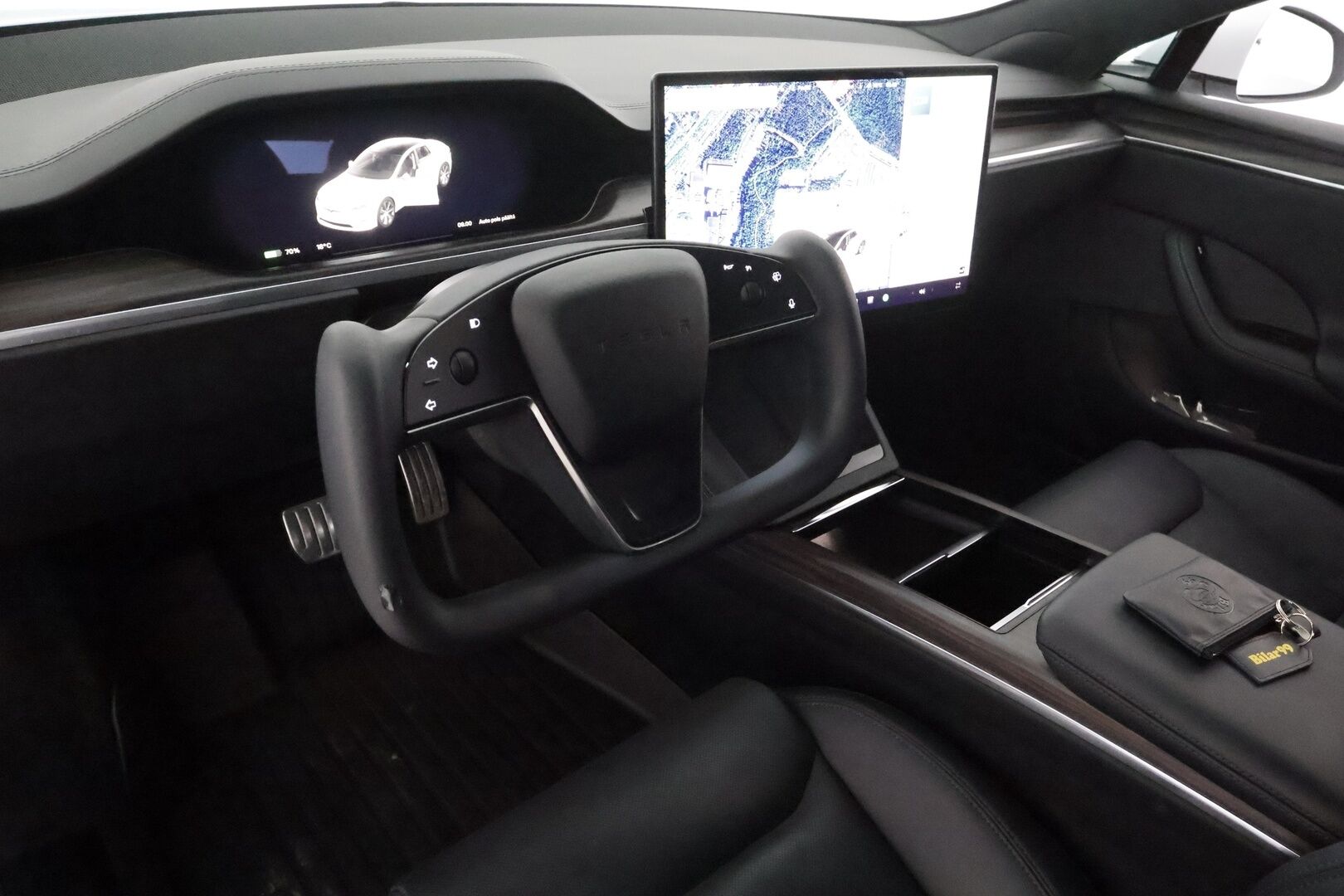 TESLA MODEL S 2023 Long Range ** Lasikatto / Lämpöpumppu / Adapt.Vakkari / Matrix-LED / P.Kamera / Ilmastoitu Muistipenkki / Navi ** - 2,99 % KORKOTARJOUS TÄHÄN AUTOON - 2x Latauskaapelit / Kahdet Renkaat