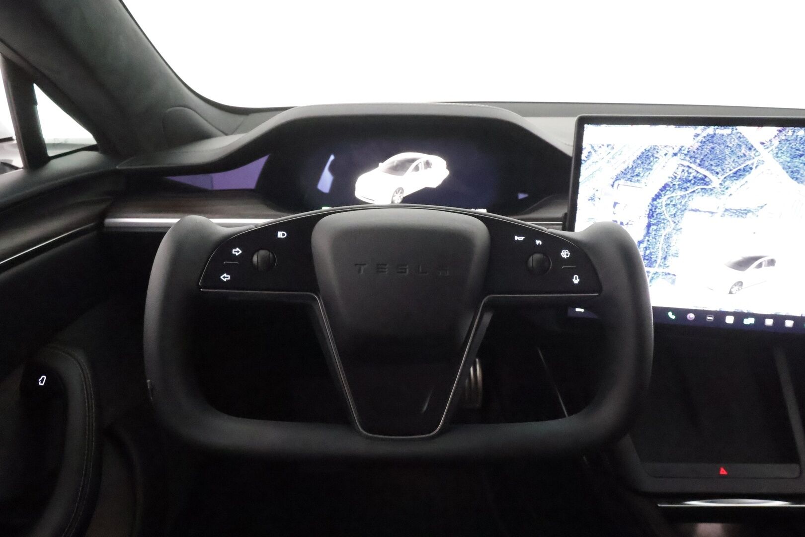 TESLA MODEL S 2023 Long Range ** Lasikatto / Lämpöpumppu / Adapt.Vakkari / Matrix-LED / P.Kamera / Ilmastoitu Muistipenkki / Navi ** - 2,99 % KORKOTARJOUS TÄHÄN AUTOON - 2x Latauskaapelit / Kahdet Renkaat