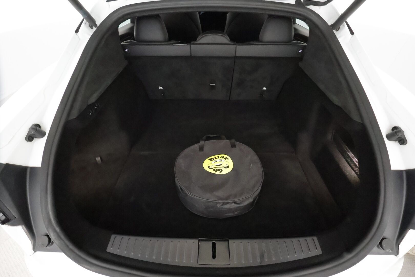 TESLA MODEL S 2023 Long Range ** Lasikatto / Lämpöpumppu / Adapt.Vakkari / Matrix-LED / P.Kamera / Ilmastoitu Muistipenkki / Navi ** - 2,99 % KORKOTARJOUS TÄHÄN AUTOON - 2x Latauskaapelit / Kahdet Renkaat