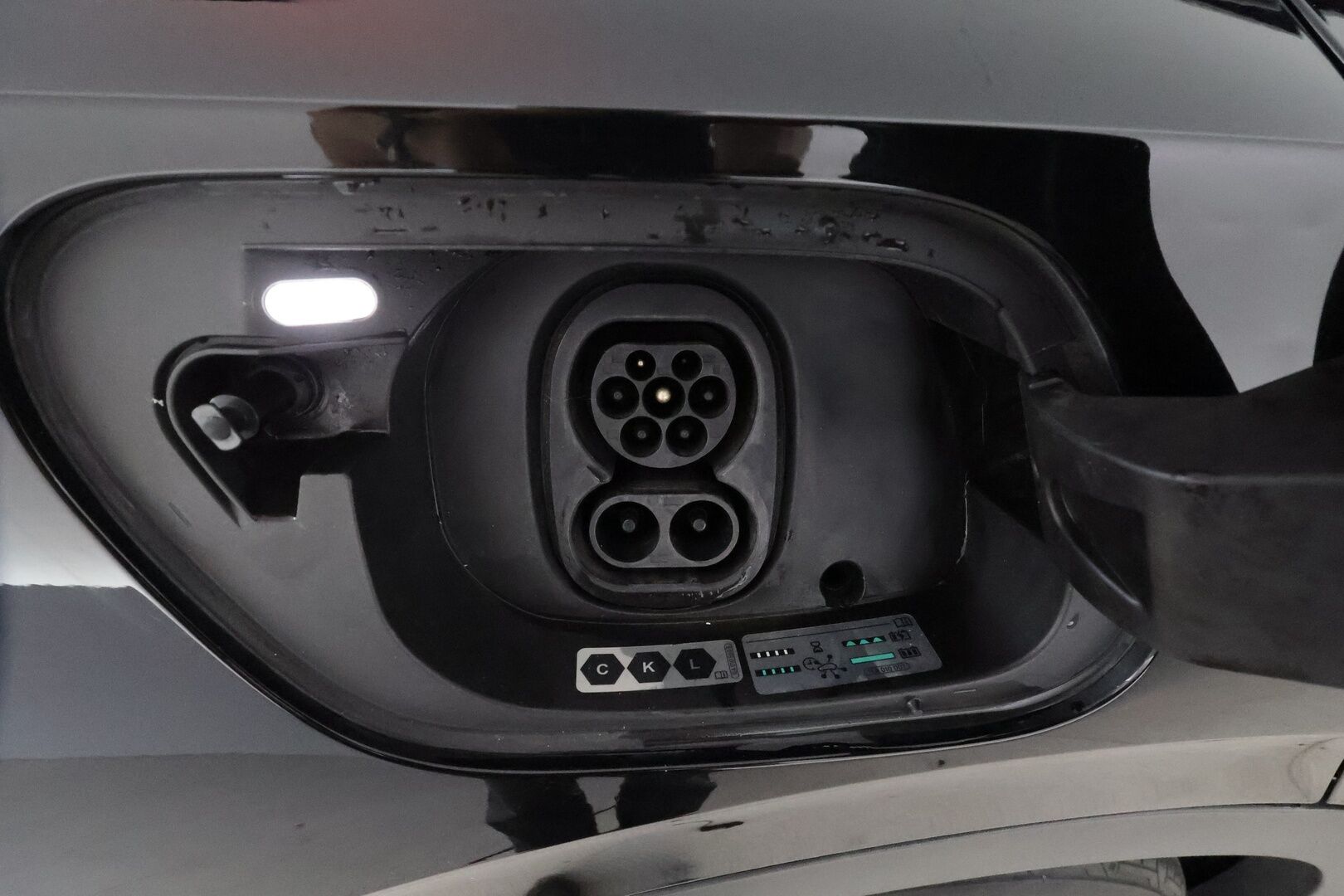 VOLKSWAGEN ID.5 2023 150kW Pro Performance ** Lämpöpumppu / 360° / Matrix-LED / Adapt.Vakkari / Hierovat Sporttipenkit Muistilla / Navi ** - 3,99 % KORKOTARJOUS TÄHÄN AUTOON - Kahdet Renkaat / Akku Kuntotarkistettu!