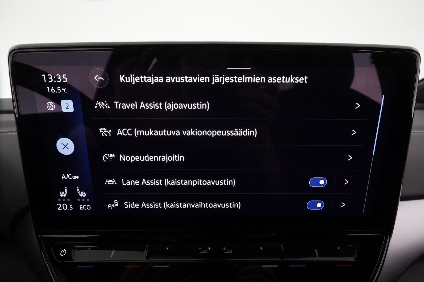 VOLKSWAGEN ID.5 2023 150kW Pro Performance ** Lämpöpumppu / 360° / Matrix-LED / Adapt.Vakkari / Hierovat Sporttipenkit Muistilla / Navi ** - 3,99 % KORKOTARJOUS TÄHÄN AUTOON - Kahdet Renkaat / Akku Kuntotarkistettu!