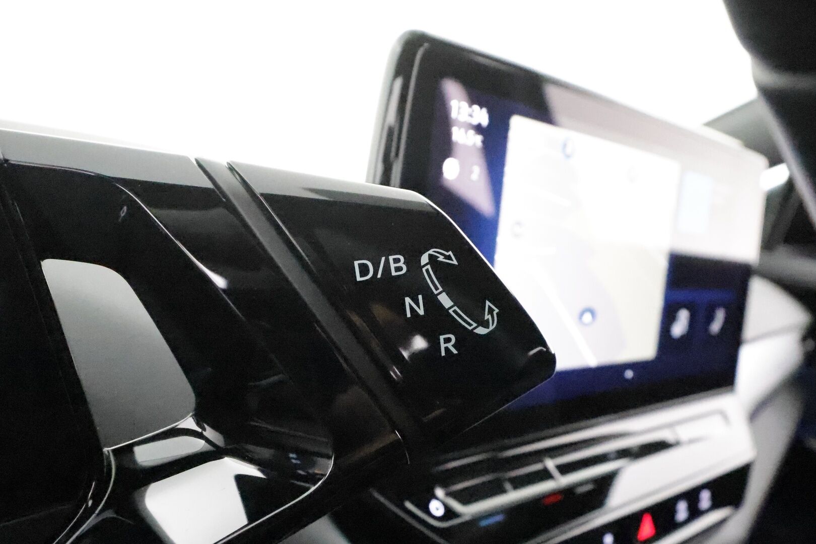 VOLKSWAGEN ID.5 2023 150kW Pro Performance ** Lämpöpumppu / 360° / Matrix-LED / Adapt.Vakkari / Hierovat Sporttipenkit Muistilla / Navi ** - 3,99 % KORKOTARJOUS TÄHÄN AUTOON - Kahdet Renkaat / Akku Kuntotarkistettu!