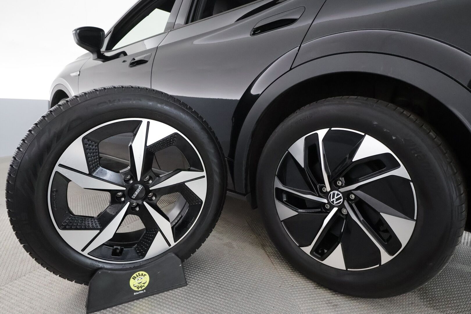 VOLKSWAGEN ID.5 2023 150kW Pro Performance ** Lämpöpumppu / 360° / Matrix-LED / Adapt.Vakkari / Hierovat Sporttipenkit Muistilla / Navi ** - 3,99 % KORKOTARJOUS TÄHÄN AUTOON - Kahdet Renkaat / Akku Kuntotarkistettu!