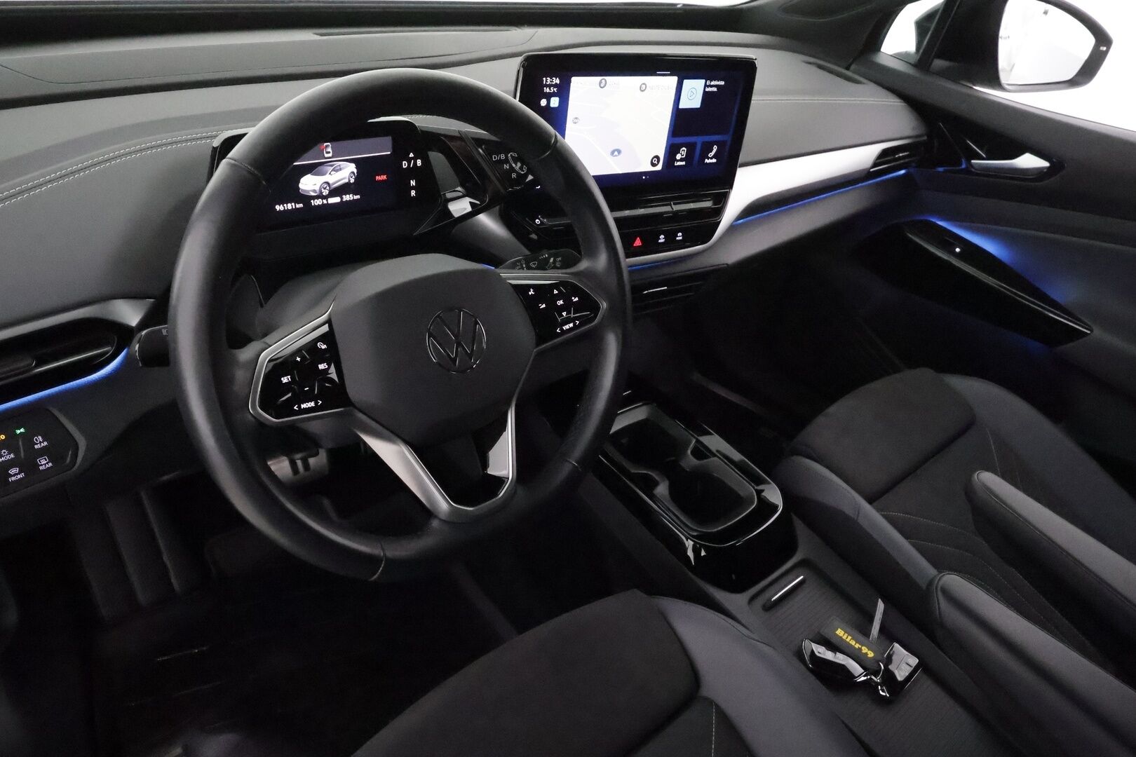 VOLKSWAGEN ID.5 2023 150kW Pro Performance ** Lämpöpumppu / 360° / Matrix-LED / Adapt.Vakkari / Hierovat Sporttipenkit Muistilla / Navi ** - 3,99 % KORKOTARJOUS TÄHÄN AUTOON - Kahdet Renkaat / Akku Kuntotarkistettu!