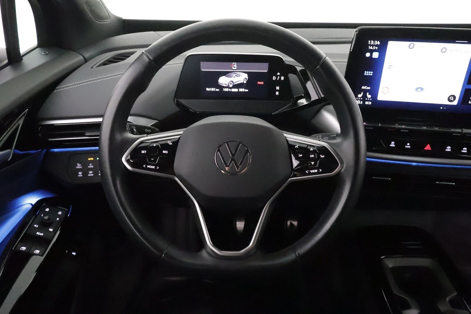 VOLKSWAGEN ID.5 2023 150kW Pro Performance ** Lämpöpumppu / 360° / Matrix-LED / Adapt.Vakkari / Hierovat Sporttipenkit Muistilla / Navi ** - 3,99 % KORKOTARJOUS TÄHÄN AUTOON - Kahdet Renkaat / Akku Kuntotarkistettu!