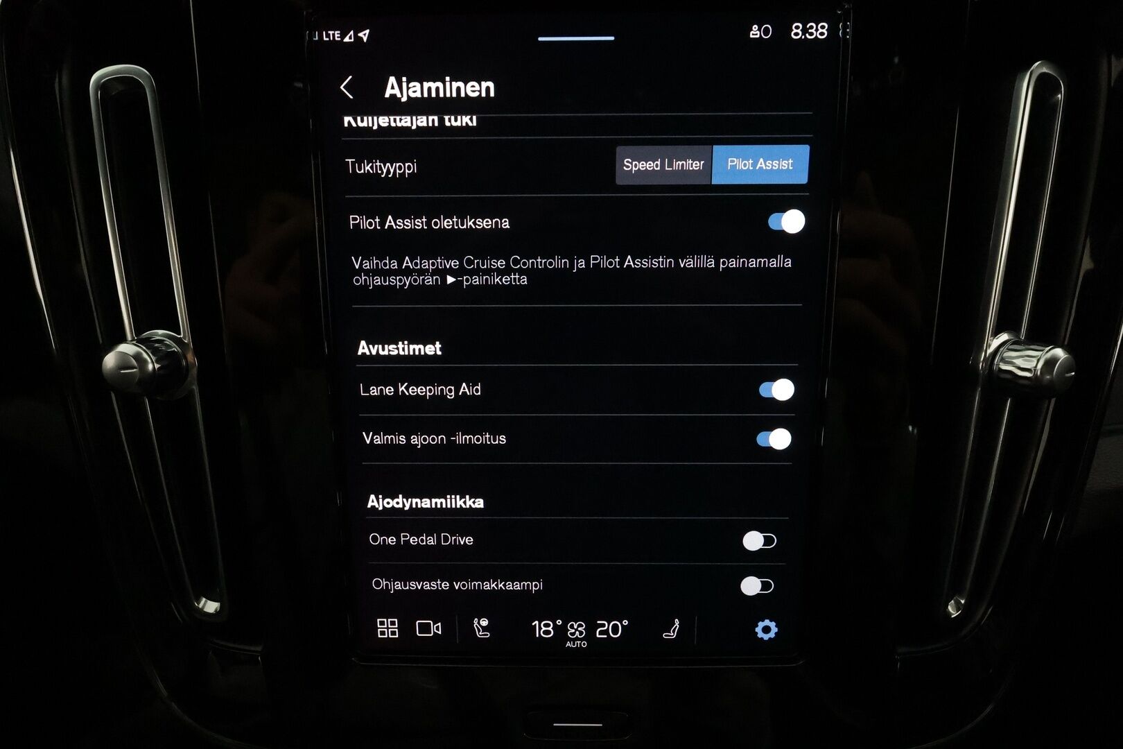 Volvo C40 2022 Recharge Twin ** 360° / Lämpöpumppu / Adapt.Vakkari / Pixel-LED / Harman/Kardon / Sporttipenkki Muistilla / Navi ** - 3,99 % KORKOTARJOUS TÄHÄN AUTOON - Akku kuntotarkatettu