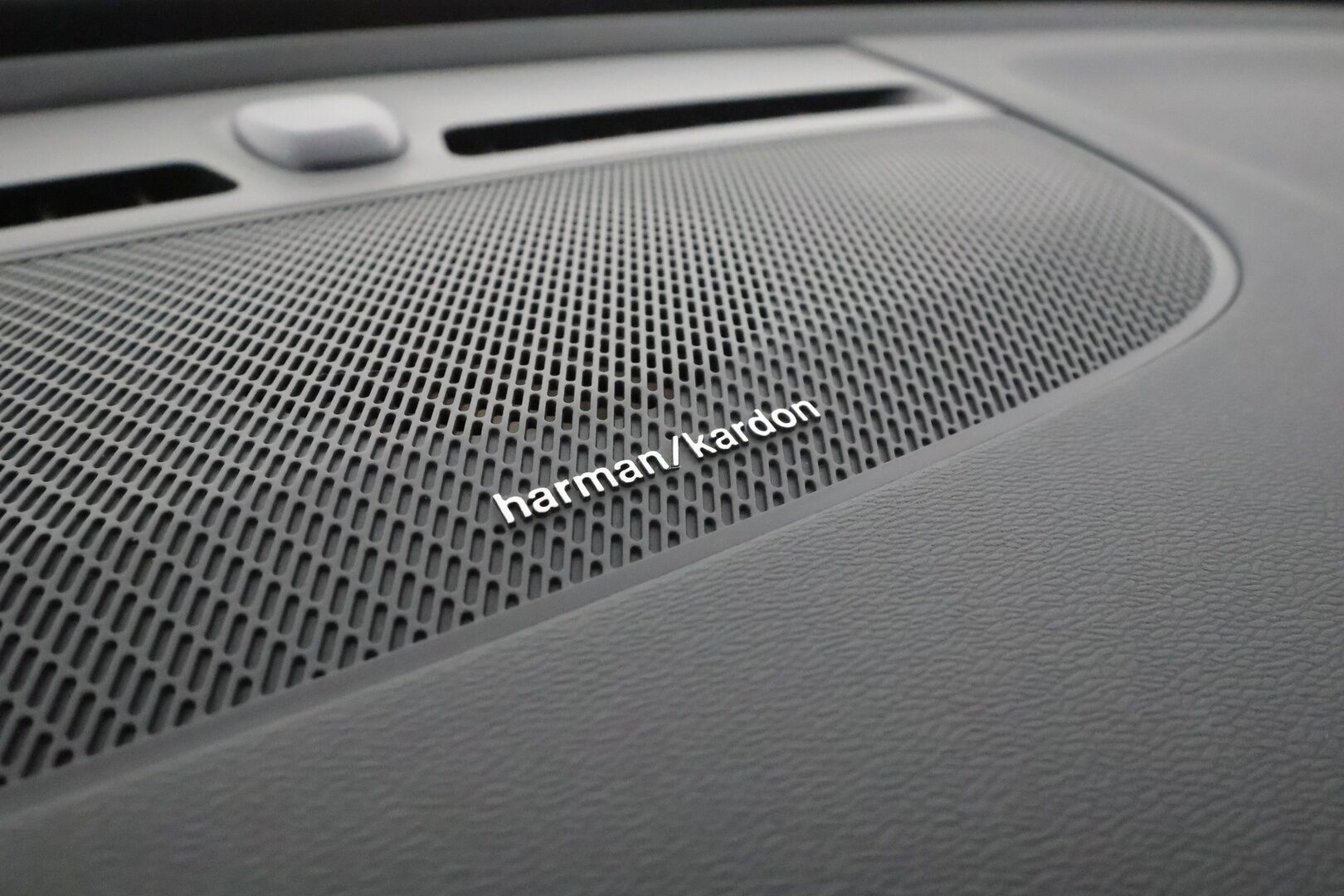 Volvo C40 2022 Recharge Twin ** 360° / Lämpöpumppu / Adapt.Vakkari / Pixel-LED / Harman/Kardon / Sporttipenkki Muistilla / Navi ** - 3,99 % KORKOTARJOUS TÄHÄN AUTOON - Akku kuntotarkatettu