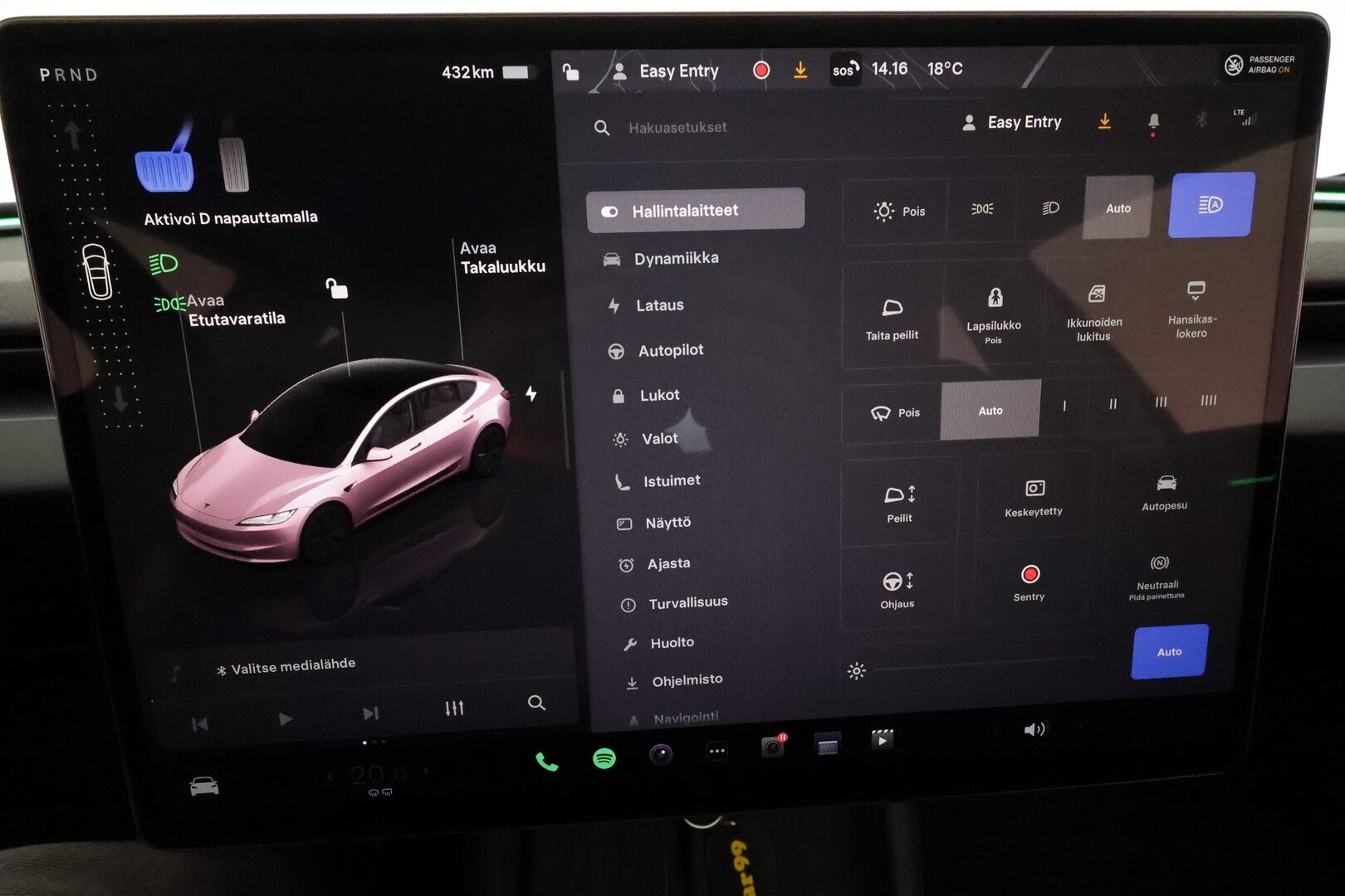 TESLA MODEL 3 2024 Highland Long Range AWD ** Lasikatto / Lämpöpumppu / Koukku / Matrix-LED / P.Kamera / Ilmastoitu Muistipenkki ** - 3,99 % KORKOTARJOUS TÄHÄN AUTOON - 2x Latauskaapelit / Kahdet Renkaat