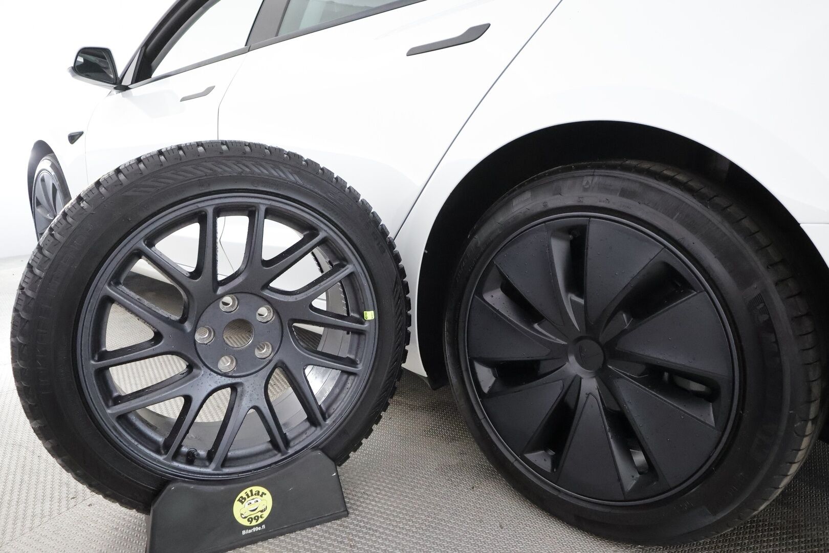 TESLA MODEL 3 2024 Highland Long Range AWD ** Lasikatto / Lämpöpumppu / Koukku / Matrix-LED / P.Kamera / Ilmastoitu Muistipenkki ** - 3,99 % KORKOTARJOUS TÄHÄN AUTOON - 2x Latauskaapelit / Kahdet Renkaat