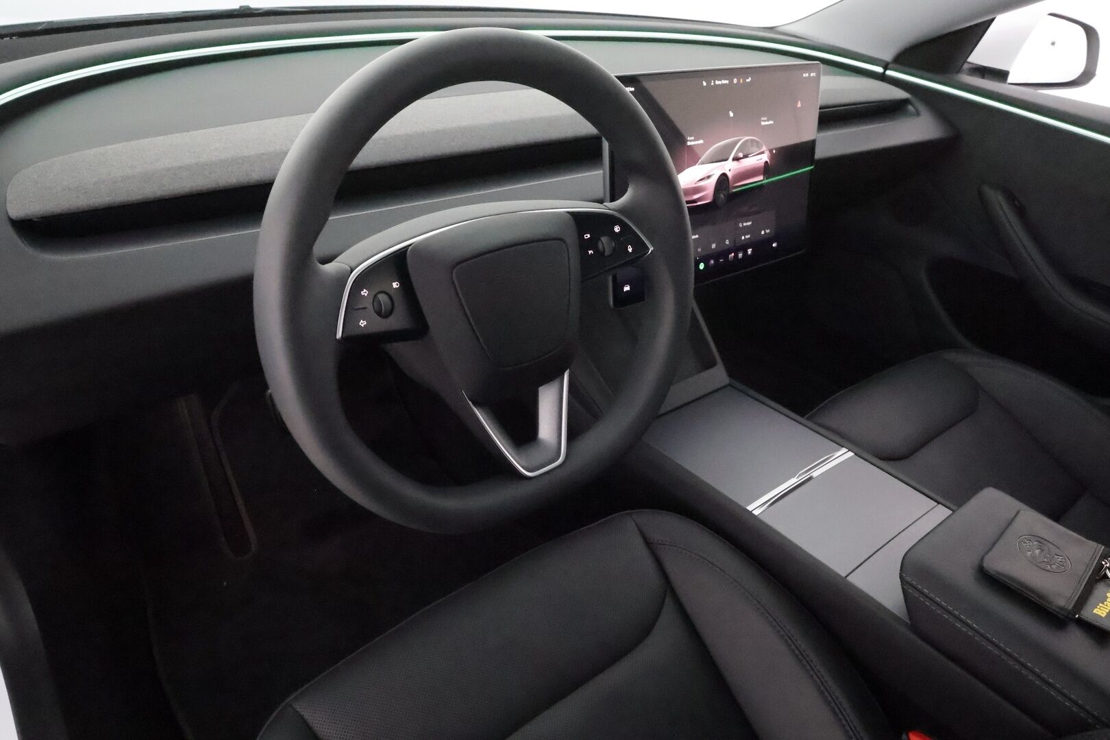 TESLA MODEL 3 2024 Highland Long Range AWD ** Lasikatto / Lämpöpumppu / Koukku / Matrix-LED / P.Kamera / Ilmastoitu Muistipenkki ** - 3,99 % KORKOTARJOUS TÄHÄN AUTOON - 2x Latauskaapelit / Kahdet Renkaat