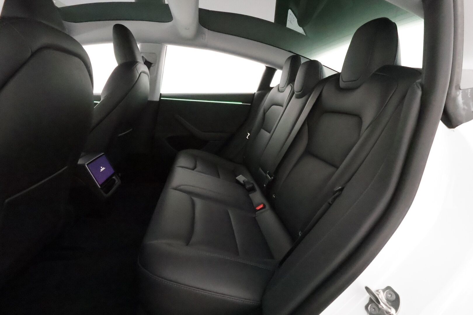 TESLA MODEL 3 2024 Highland Long Range AWD ** Lasikatto / Lämpöpumppu / Koukku / Matrix-LED / P.Kamera / Ilmastoitu Muistipenkki ** - 3,99 % KORKOTARJOUS TÄHÄN AUTOON - 2x Latauskaapelit / Kahdet Renkaat