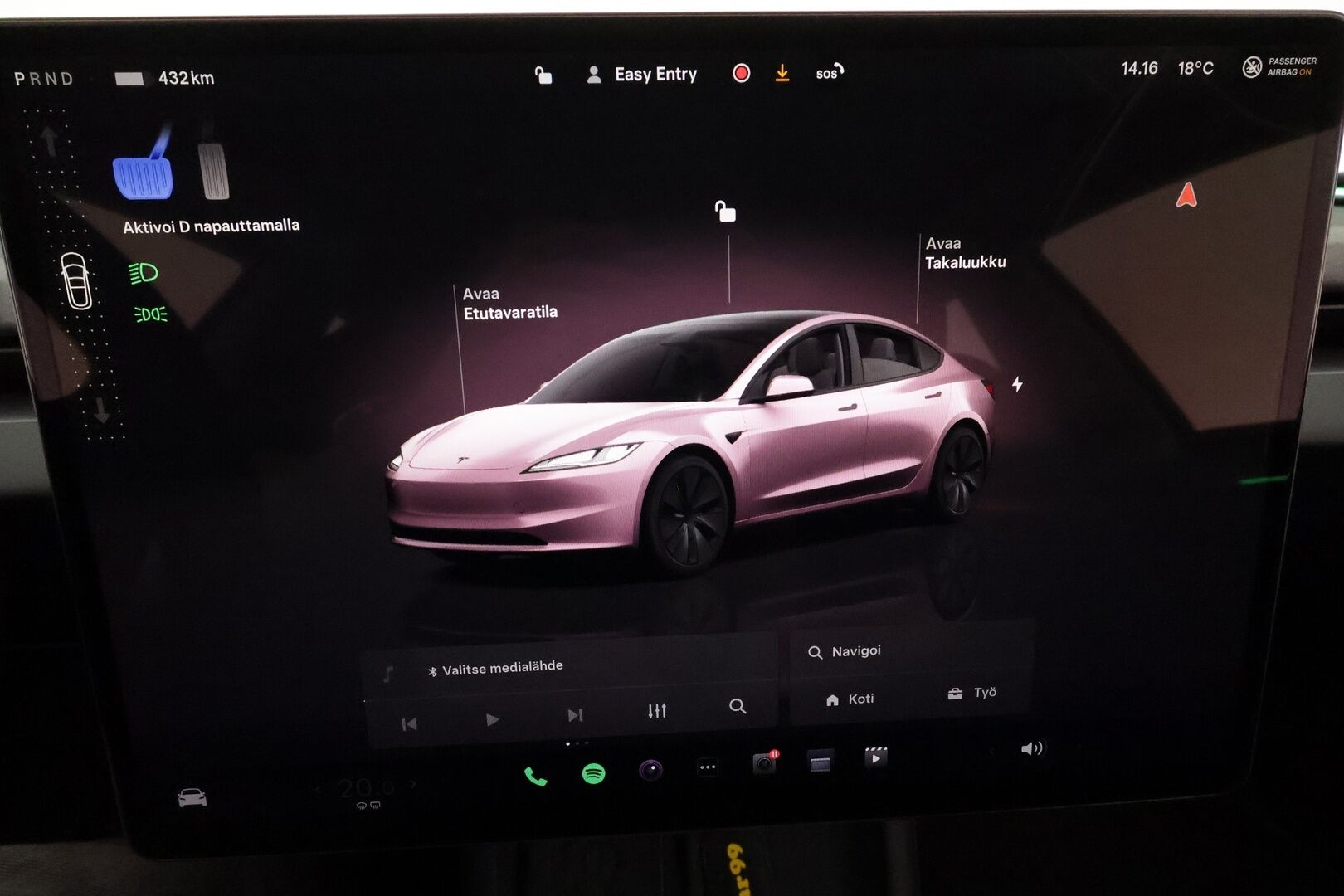 TESLA MODEL 3 2024 Highland Long Range AWD ** Lasikatto / Lämpöpumppu / Koukku / Matrix-LED / P.Kamera / Ilmastoitu Muistipenkki ** - 3,99 % KORKOTARJOUS TÄHÄN AUTOON - 2x Latauskaapelit / Kahdet Renkaat