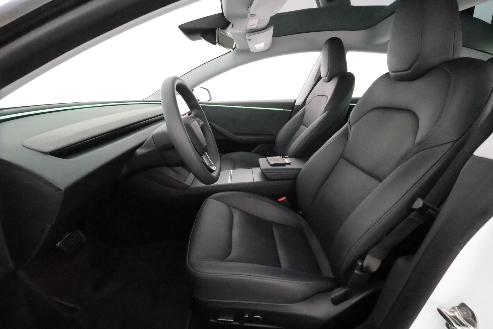 TESLA MODEL 3 2024 Highland Long Range AWD ** Lasikatto / Lämpöpumppu / Koukku / Matrix-LED / P.Kamera / Ilmastoitu Muistipenkki ** - 3,99 % KORKOTARJOUS TÄHÄN AUTOON - 2x Latauskaapelit / Kahdet Renkaat