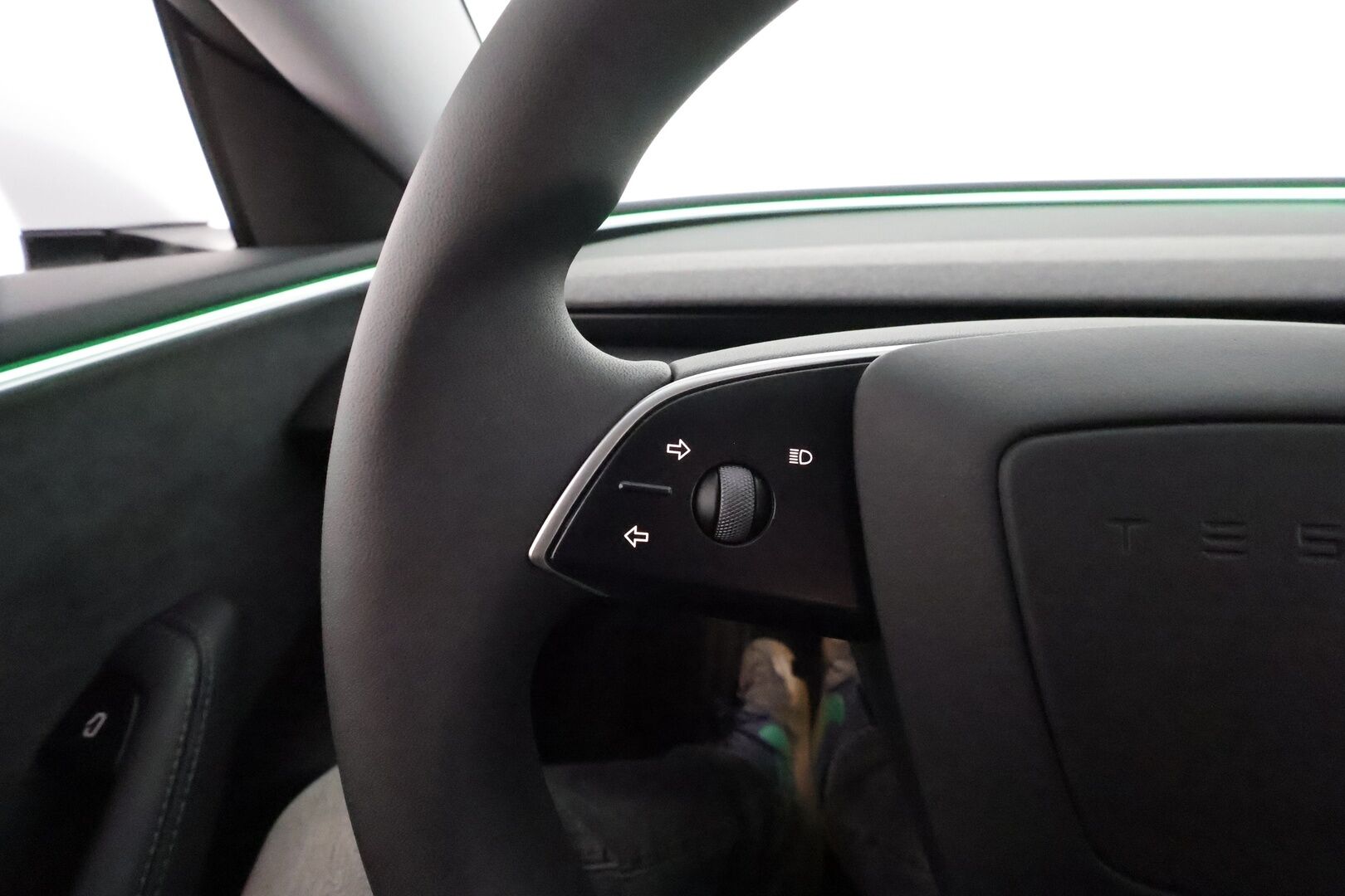 TESLA MODEL 3 2024 Highland Long Range AWD ** Lasikatto / Lämpöpumppu / Koukku / Matrix-LED / P.Kamera / Ilmastoitu Muistipenkki ** - 3,99 % KORKOTARJOUS TÄHÄN AUTOON - 2x Latauskaapelit / Kahdet Renkaat
