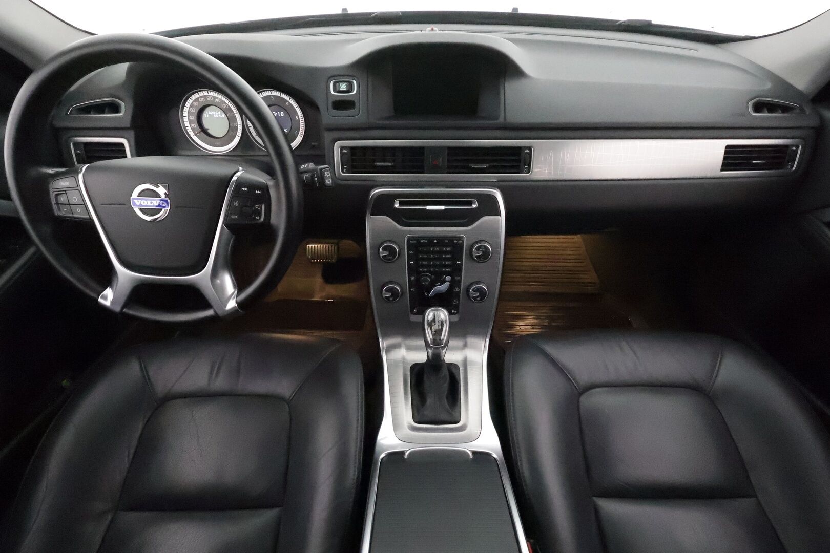Volvo XC70 2013 D4 AWD Geartronic Summum ** Webasto / Koukku / P.Tutka / XENON / Navi / Nahkaverhoilu / Muistipenkki / Kattoluukku ** - Kahdet Renkaat