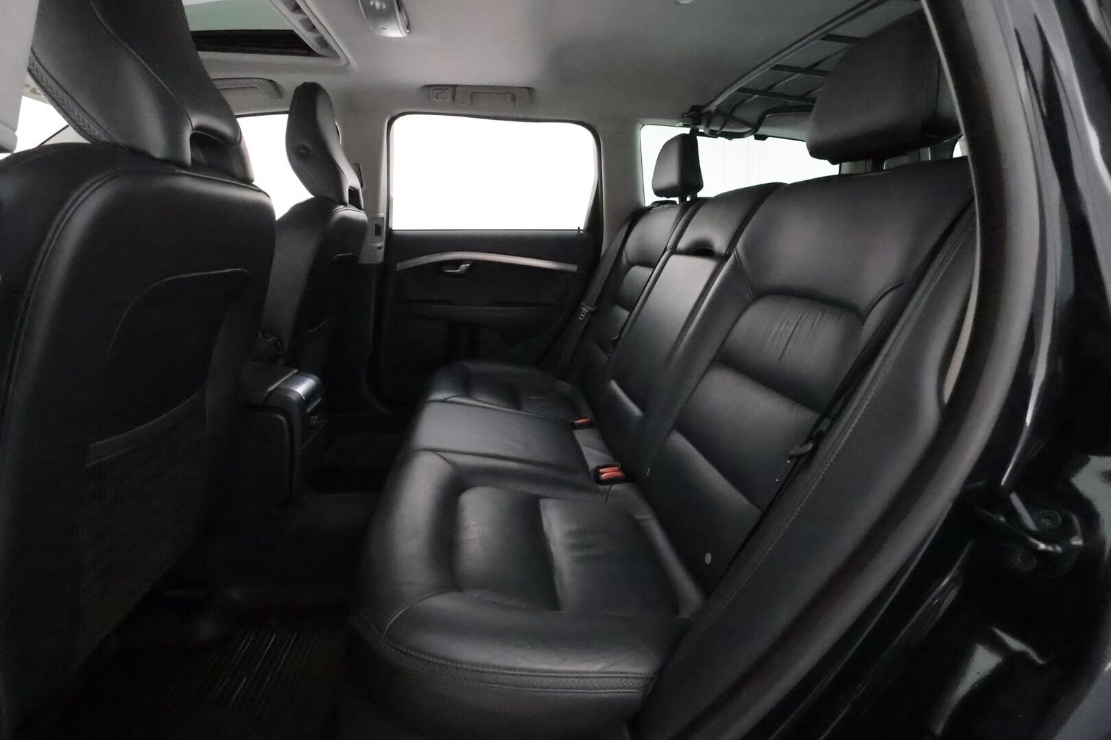 Volvo XC70 2013 D4 AWD Geartronic Summum ** Webasto / Koukku / P.Tutka / XENON / Navi / Nahkaverhoilu / Muistipenkki / Kattoluukku ** - Kahdet Renkaat