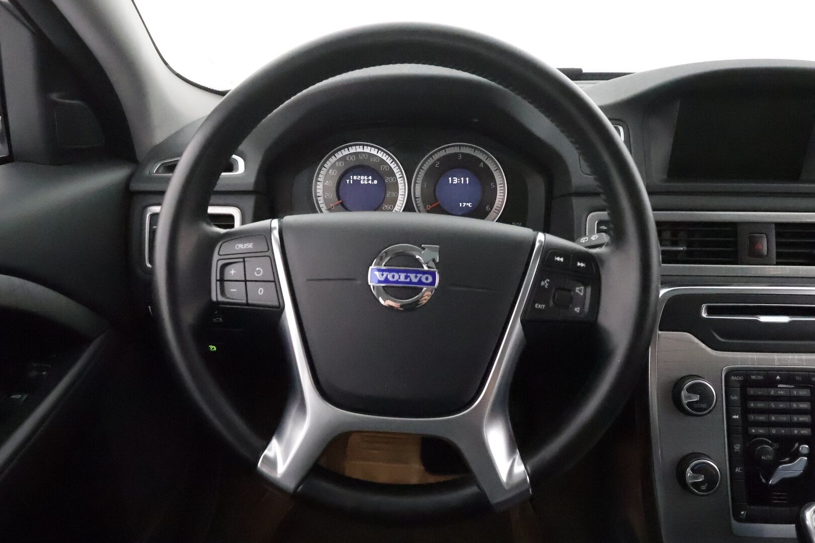 Volvo XC70 2013 D4 AWD Geartronic Summum ** Webasto / Koukku / P.Tutka / XENON / Navi / Nahkaverhoilu / Muistipenkki / Kattoluukku ** - Kahdet Renkaat