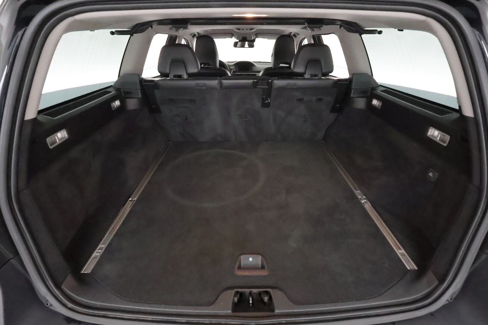 Volvo XC70 2013 D4 AWD Geartronic Summum ** Webasto / Koukku / P.Tutka / XENON / Navi / Nahkaverhoilu / Muistipenkki / Kattoluukku ** - Kahdet Renkaat