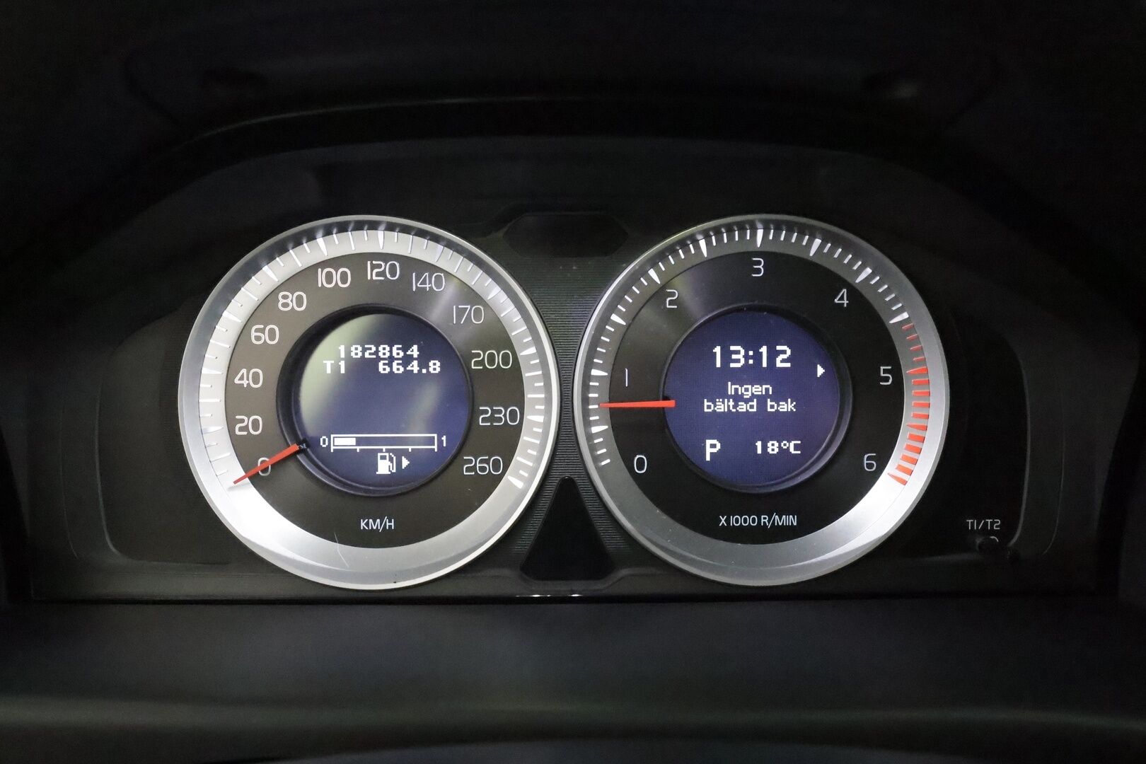 Volvo XC70 2013 D4 AWD Geartronic Summum ** Webasto / Koukku / P.Tutka / XENON / Navi / Nahkaverhoilu / Muistipenkki / Kattoluukku ** - Kahdet Renkaat