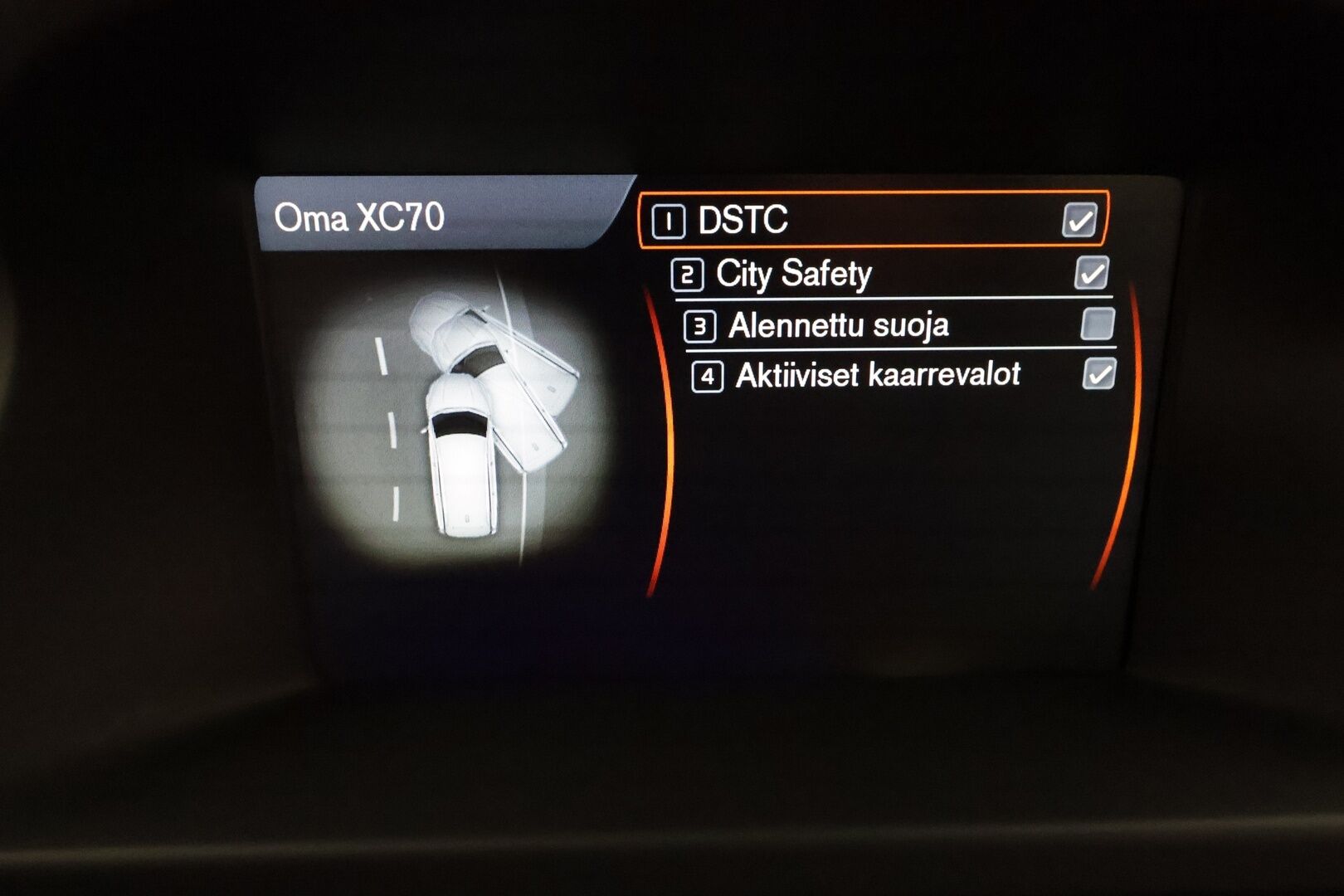Volvo XC70 2013 D4 AWD Geartronic Summum ** Webasto / Koukku / P.Tutka / XENON / Navi / Nahkaverhoilu / Muistipenkki / Kattoluukku ** - Kahdet Renkaat