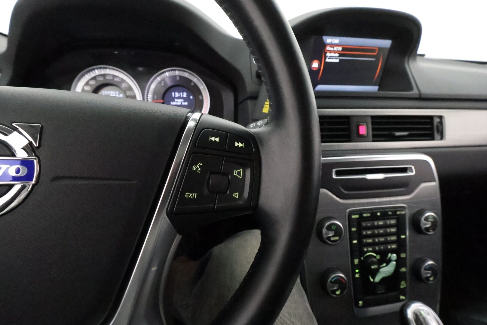 Volvo XC70 2013 D4 AWD Geartronic Summum ** Webasto / Koukku / P.Tutka / XENON / Navi / Nahkaverhoilu / Muistipenkki / Kattoluukku ** - Kahdet Renkaat
