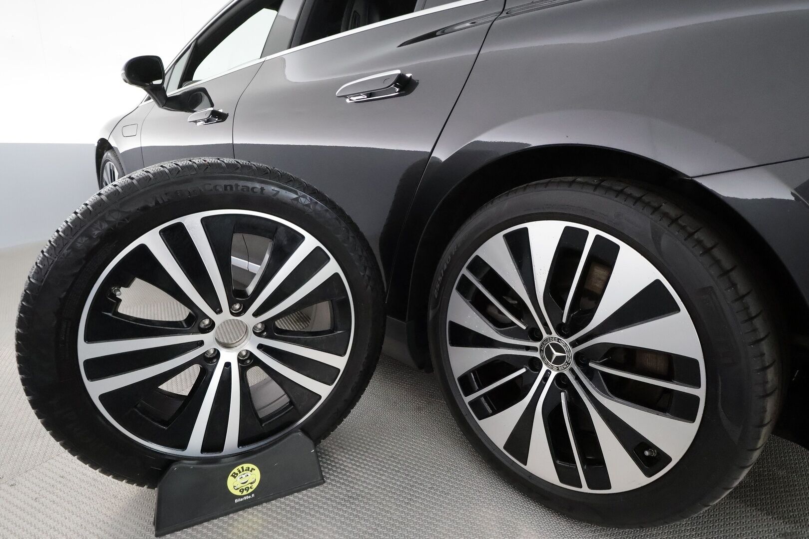 MERCEDES-BENZ EQE 2022 350+ Avantgarde *360° / Koukku / ACC / Digital Light / Burmester / Muistipenkit / Navi / Kaistavahti* - 3,99 % KORKOTARJOUS TÄHÄN AUTOON - Merkkihuollettu / Viimeisin huolto 69tkm / Kahdet MB alumiinivanteet / Supervarusteet