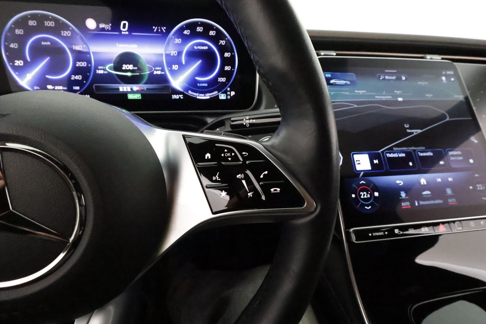 MERCEDES-BENZ EQE 2022 350+ Avantgarde *360° / Koukku / ACC / Digital Light / Burmester / Muistipenkit / Navi / Kaistavahti* - 3,99 % KORKOTARJOUS TÄHÄN AUTOON - Merkkihuollettu / Viimeisin huolto 69tkm / Kahdet MB alumiinivanteet / Supervarusteet