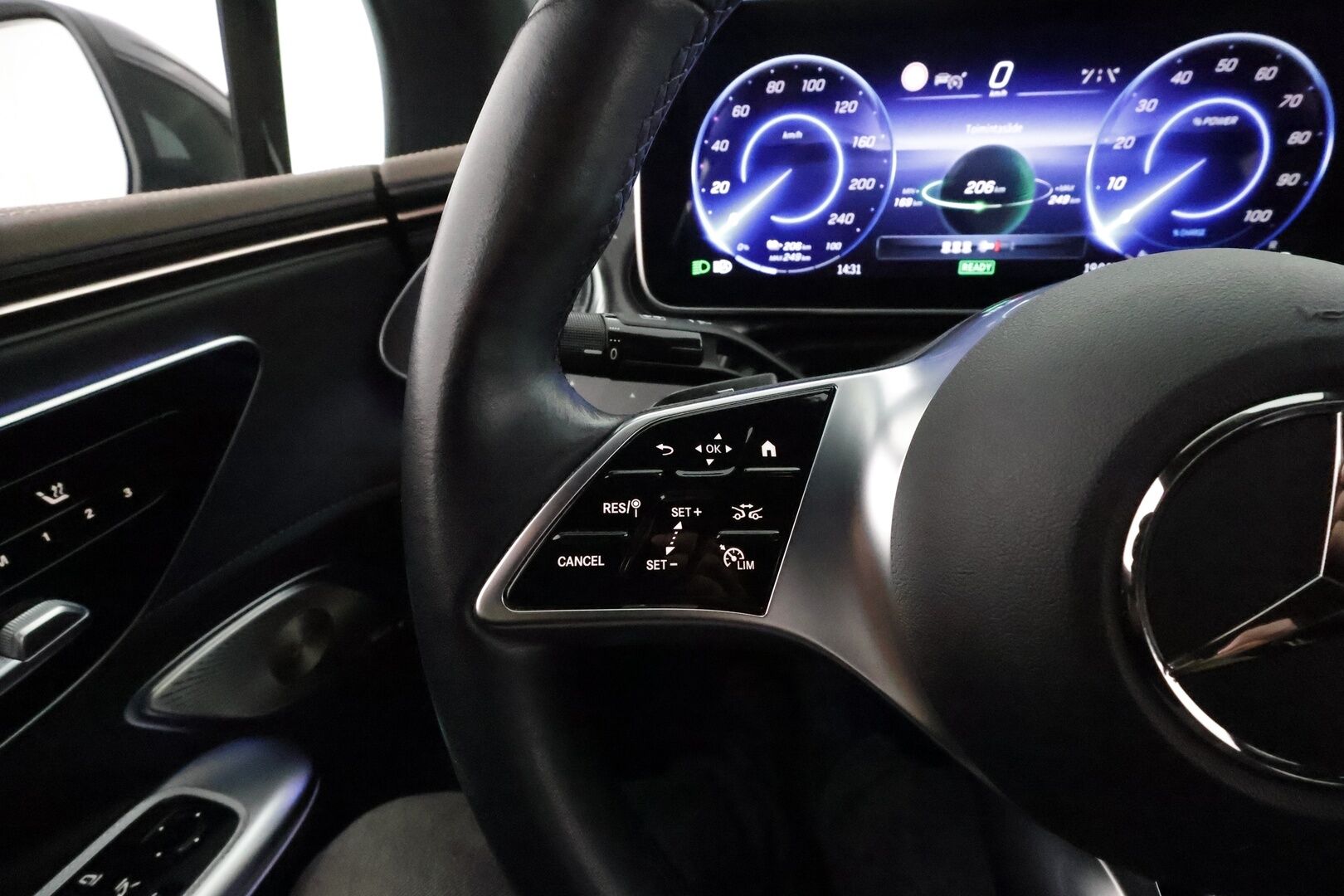 MERCEDES-BENZ EQE 2022 350+ Avantgarde *360° / Koukku / ACC / Digital Light / Burmester / Muistipenkit / Navi / Kaistavahti* - 3,99 % KORKOTARJOUS TÄHÄN AUTOON - Merkkihuollettu / Viimeisin huolto 69tkm / Kahdet MB alumiinivanteet / Supervarusteet