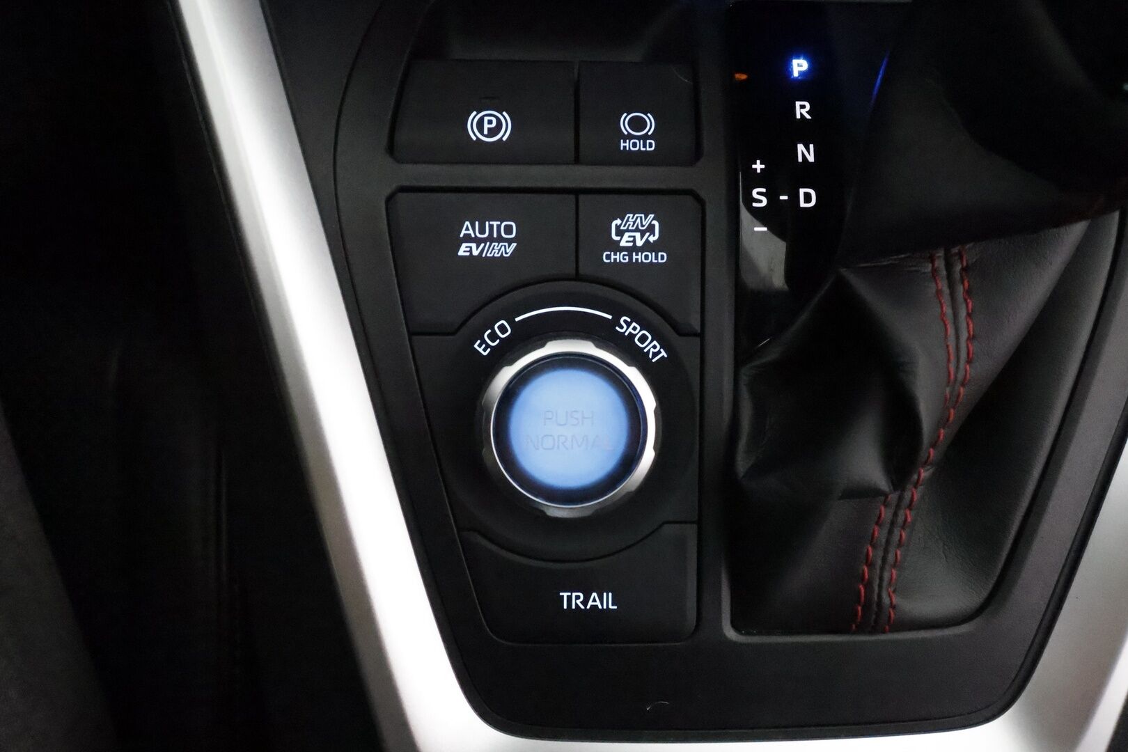 TOYOTA RAV4 PLUG-IN 2020 Hybrid 2,5 AWD **360.kamera / HUD / JBL / Muistipenkki / Ilmastoidut penkit / Koukku / Navi** - 3,99 % KORKOTARJOUS TÄHÄN AUTOON - 