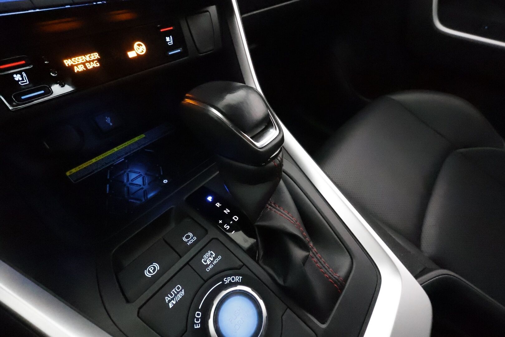 TOYOTA RAV4 PLUG-IN 2020 Hybrid 2,5 AWD **360.kamera / HUD / JBL / Muistipenkki / Ilmastoidut penkit / Koukku / Navi** - 3,99 % KORKOTARJOUS TÄHÄN AUTOON - 