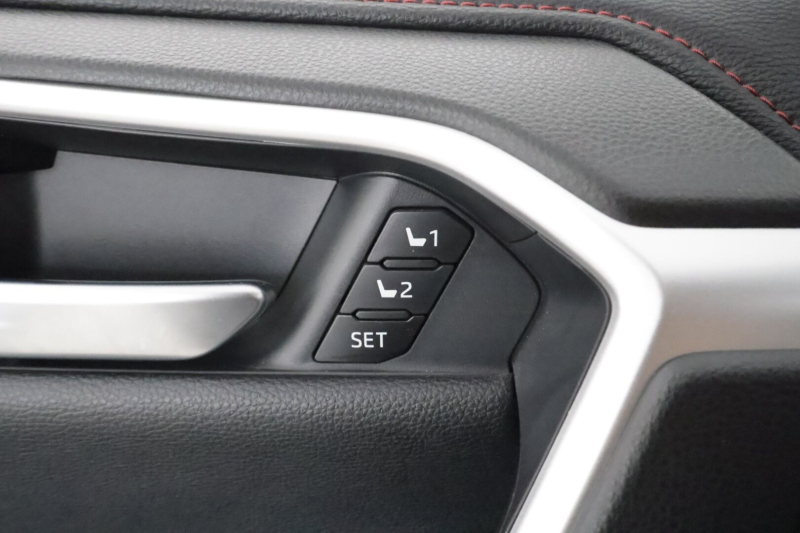 TOYOTA RAV4 PLUG-IN 2020 Hybrid 2,5 AWD **360.kamera / HUD / JBL / Muistipenkki / Ilmastoidut penkit / Koukku / Navi** - 3,99 % KORKOTARJOUS TÄHÄN AUTOON - 