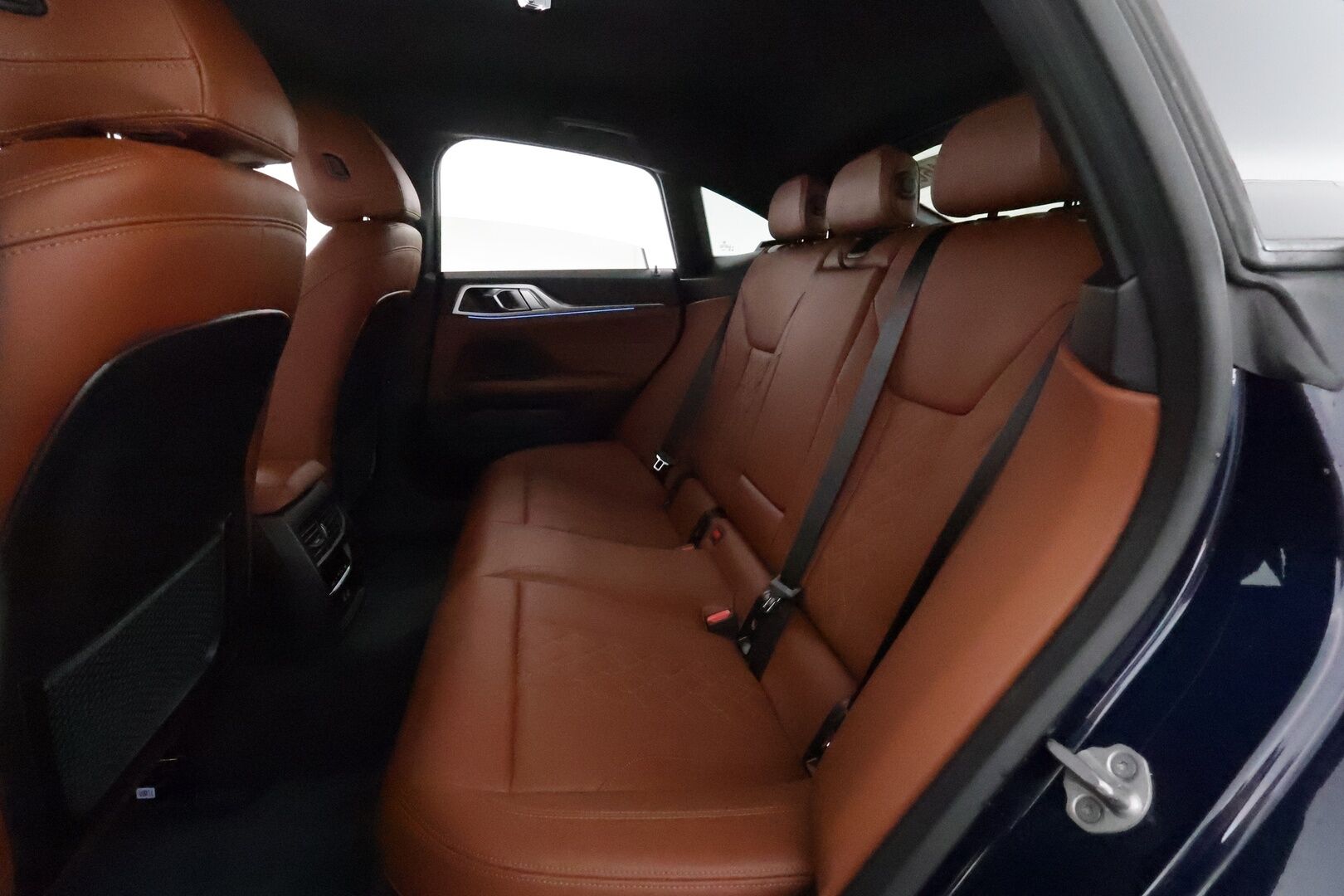 BMW I4 2023 Gran Coupe 40 eDrive M-Sport ** HUD / 360° Kamera / Adapt.Vakkari / Laser-LED / HiFi / Sporttipenkki Muistilla ** - 3,99 % KORKOTARJOUS TÄHÄN AUTOON - Akku kuntotarkastettu / 2x Latauskaapelit / Kahdet Renkaat / 